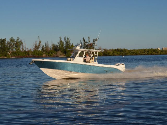 Everglades 335 CC